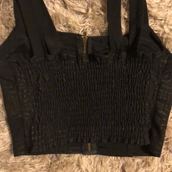 Super cute stretchy Buckle crop❤️❤️❤️ - Picture 4 of 4